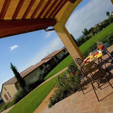 In Cannara With Pool Near Assisi فيلة
